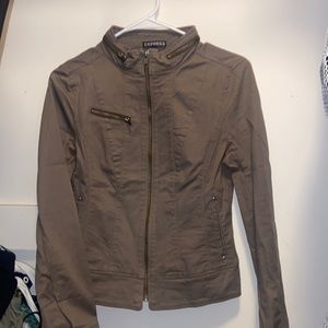 Express woman’s green zip up